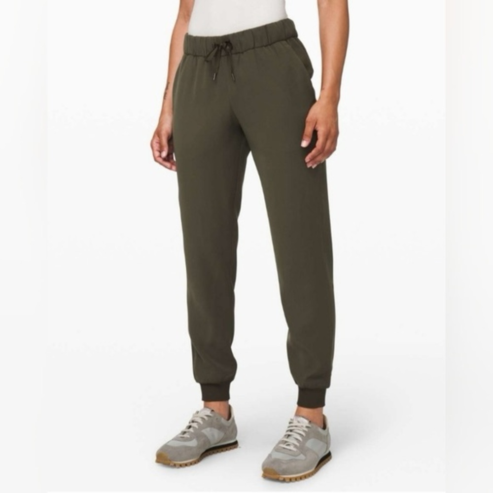 Lululemon On the Fly JoggerDark Olive size 8